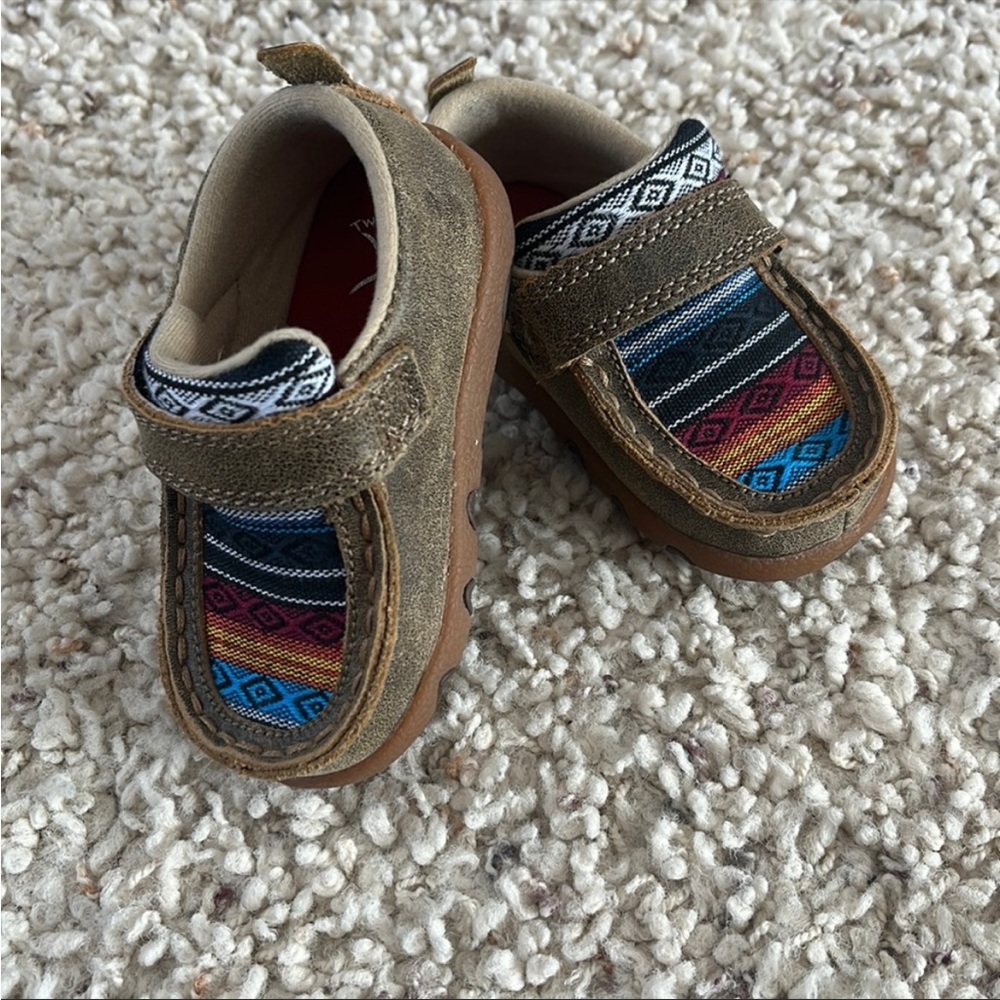 Twisted X infant size 4